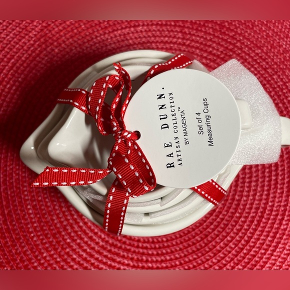 Rae Dunn Christmas Measuring Cups - Picture 2 of 4
